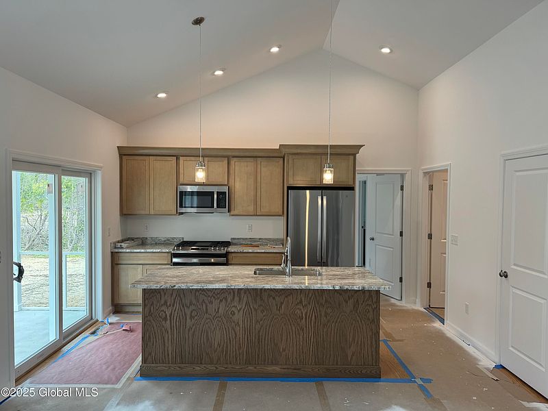3rd image of 13 Sandy Boulevard