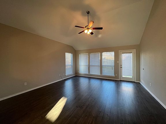 3rd image of 2127 Shady Bend Cir