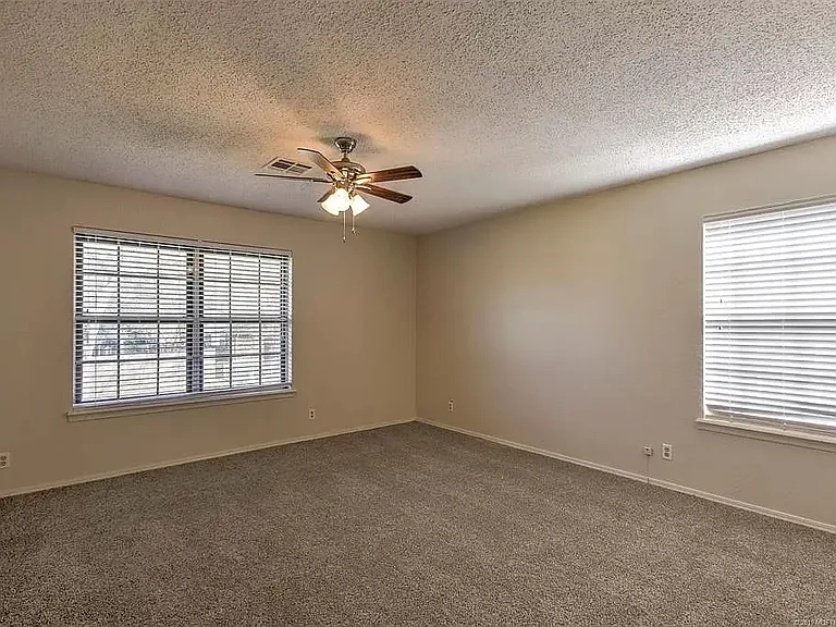 2604 W Hartford St — Photo 22