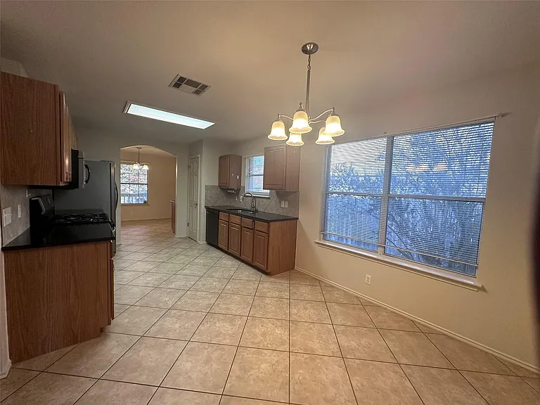 605 Blair Ave — Photo 6