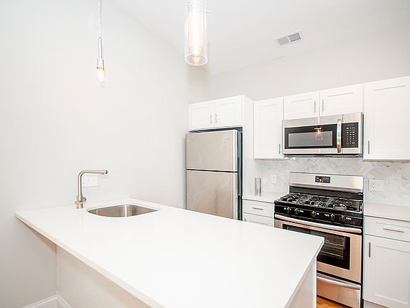 2nd image of 205 Marion St #3