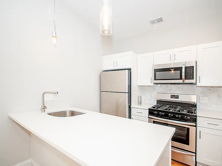 205 Marion St #3 — Photo 2