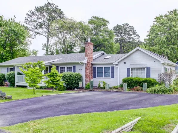 4174 Division St, Chincoteague, VA 23336