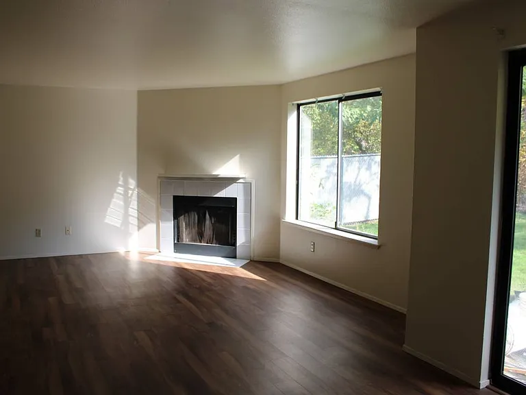 20816 32nd Ln S #D — Photo 10