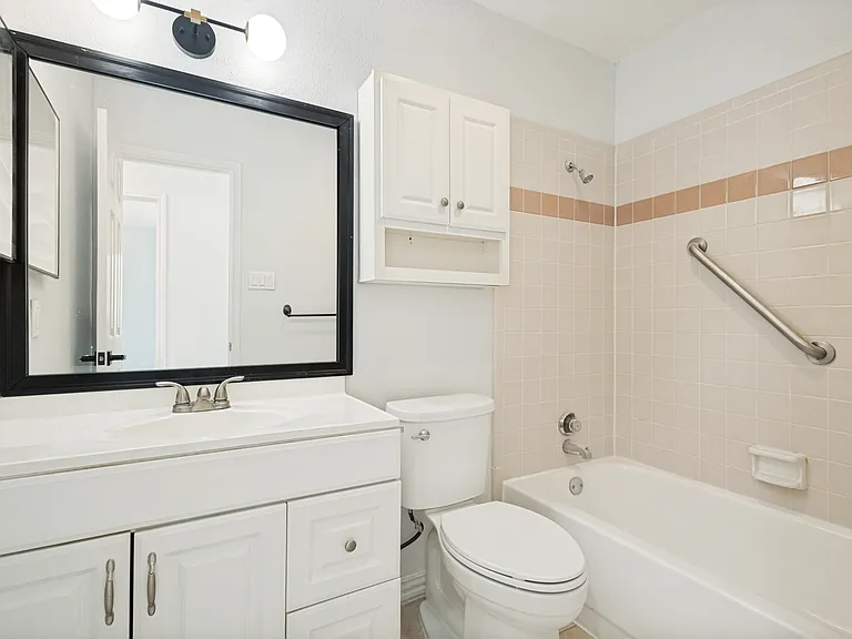 2112 Carriage Hl — Photo 14