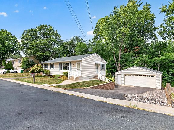 3rd image of 4638 Bedford Rd