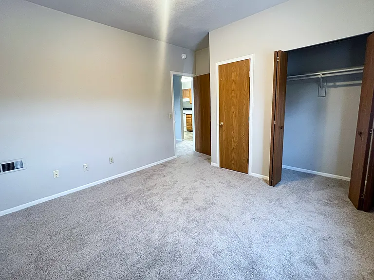 2550 N Limestone St — Photo 31