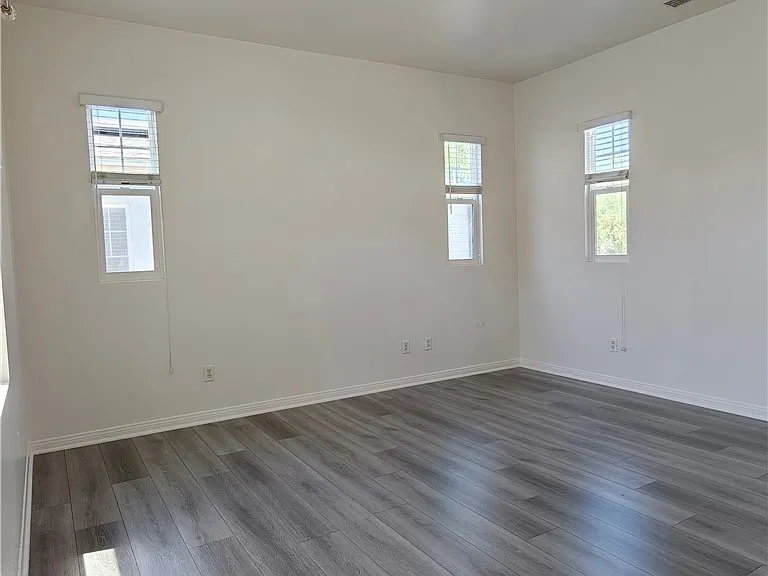 15765 Lindbergh Ave — Photo 12