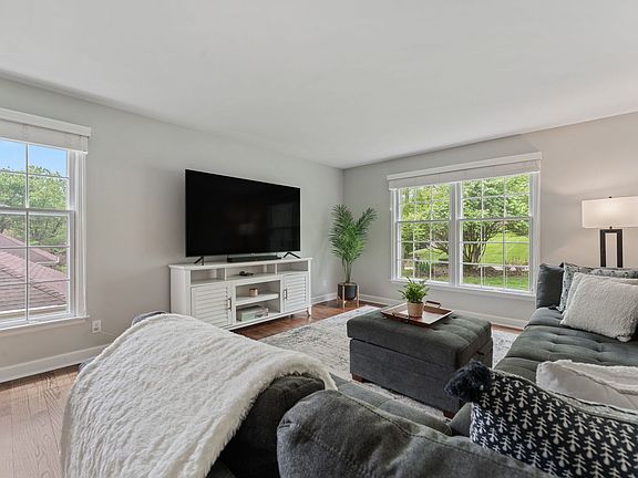5th image of 635 Oakview Dr