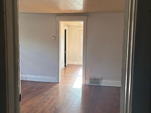 4th image of 3831 Elm St Floor 2