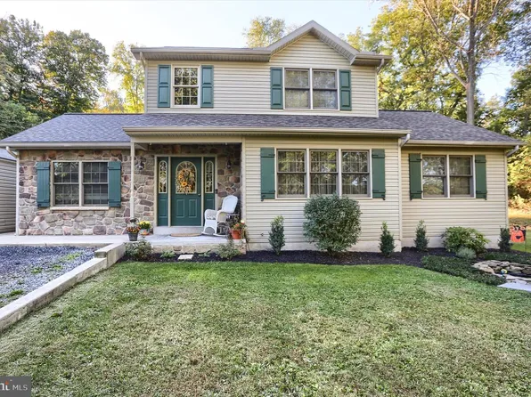 615 Singer Ln, Dauphin, PA 17018