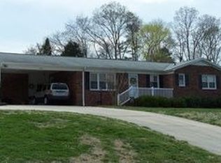 1585 Joe Moore Rd, Thomasville, NC 27360