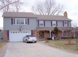 355 N Kingsway Dr, Aurora, IL 60506