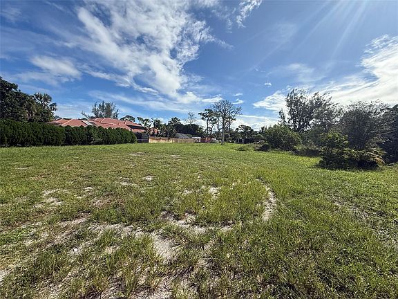 5th image of 5740 NW 72 Way