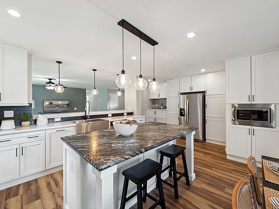 2nd image of 5869 Arcadia Cir