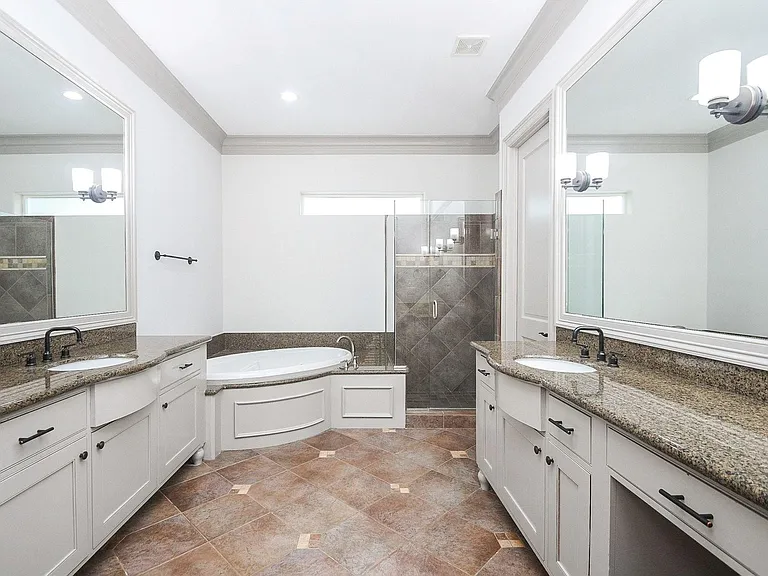 2702 Tudor Mnr — Photo 24