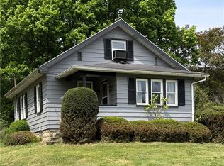 416 Country Club Dr, Ellwood City, PA 16117