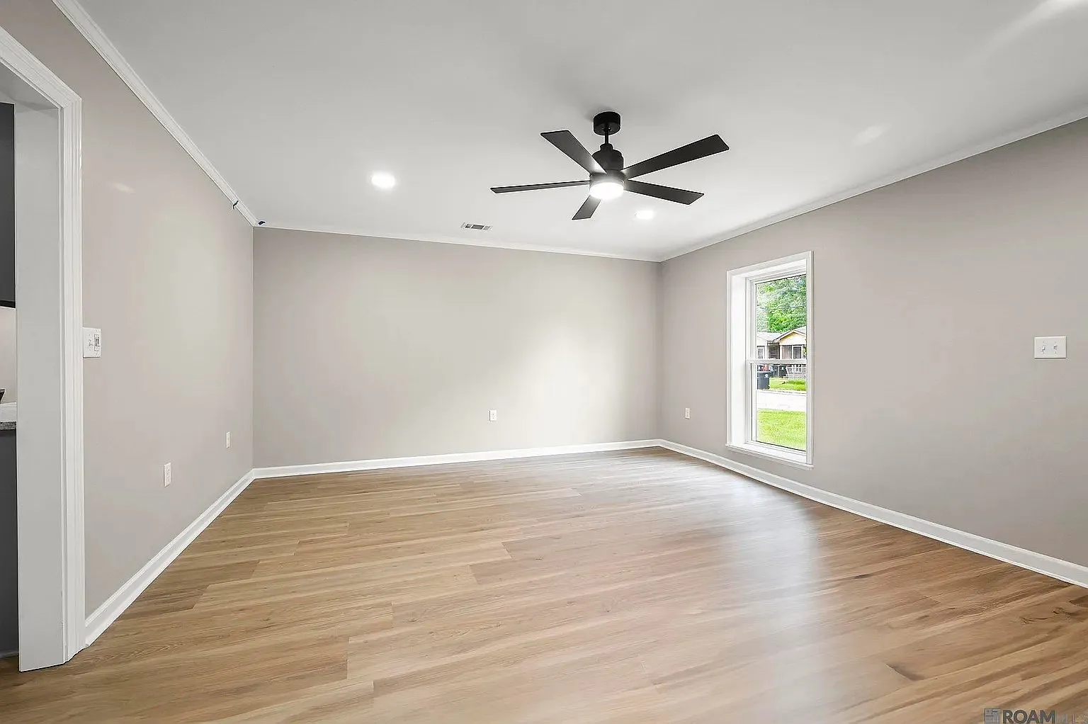3 bed, 2.0 bath, 1337 sqft, $1,600 — Photo 2