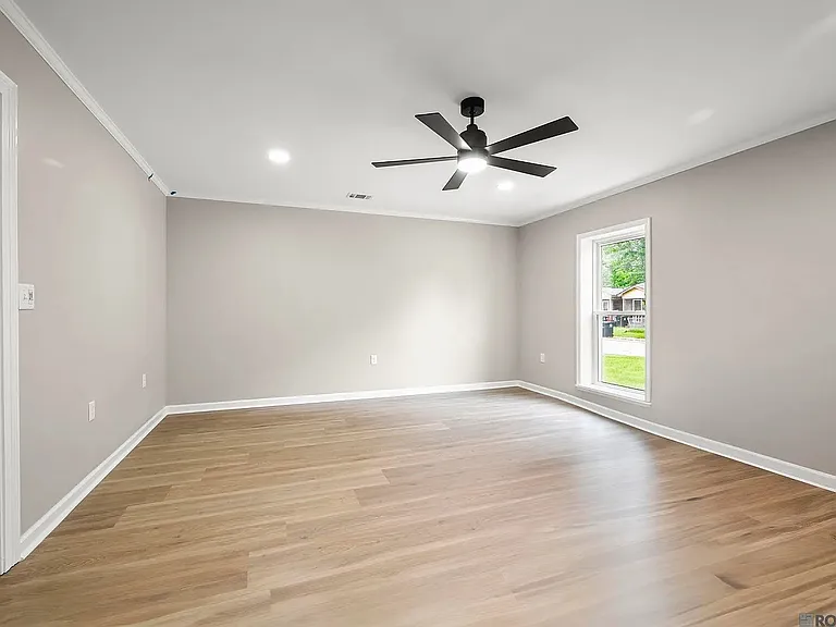 9986 Avenue C — Photo 2