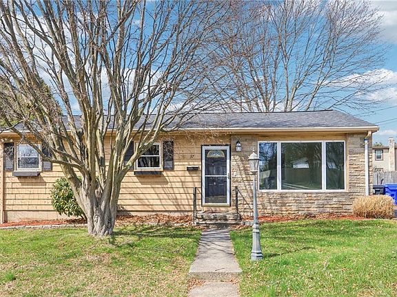 3rd image of 37 Pleasant View Dr