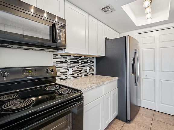 4th image of 708 Rosewood Dr #A