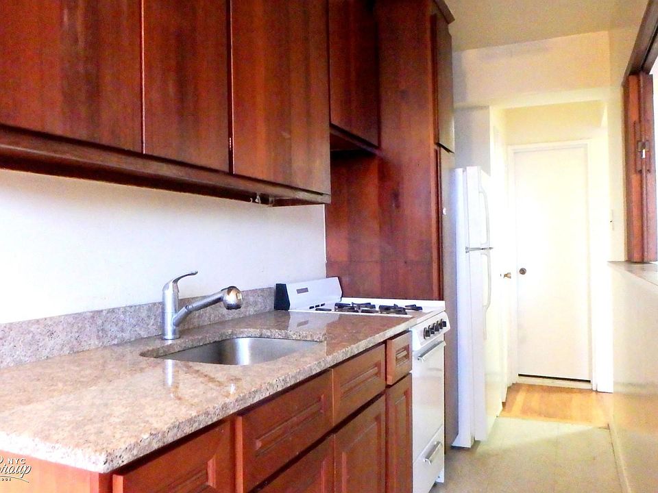 2nd image of 14943 35th Ave APT 4I