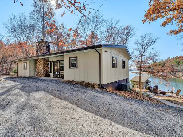 1341 Alpha Dr, Huddleston, VA 24104