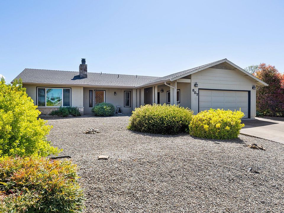 807 W 1st St, Phoenix, OR 97535 | Zillow