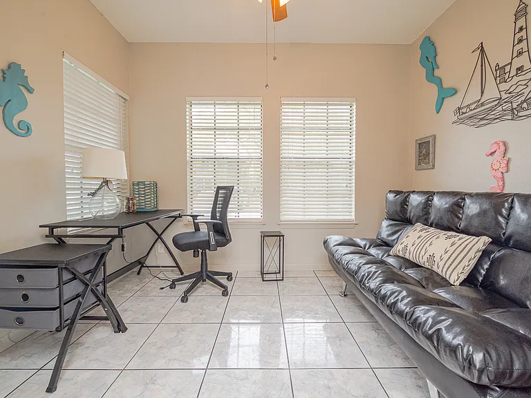 210 Oak Bay St #403 — Photo 35