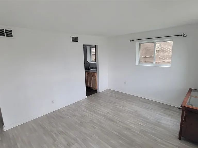 4461 Highridge St #2 — Photo 2