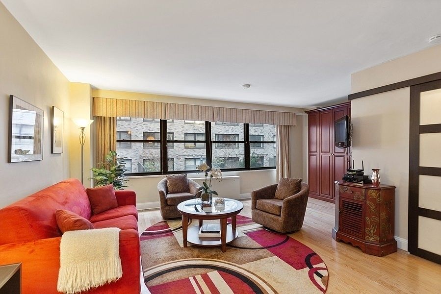 1st image of 225 E 57th St APT 2P
