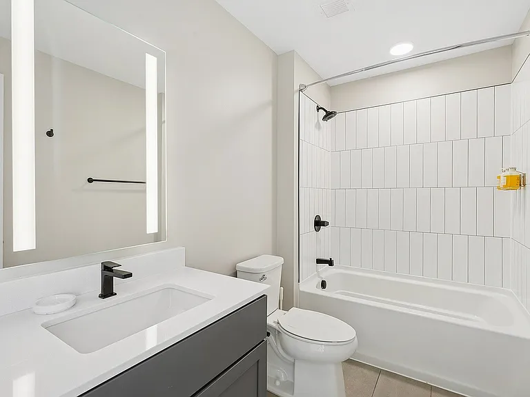 North Loop Green 360 Bathroom