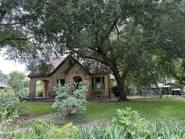 205 S Ward St, Italy, TX 76651