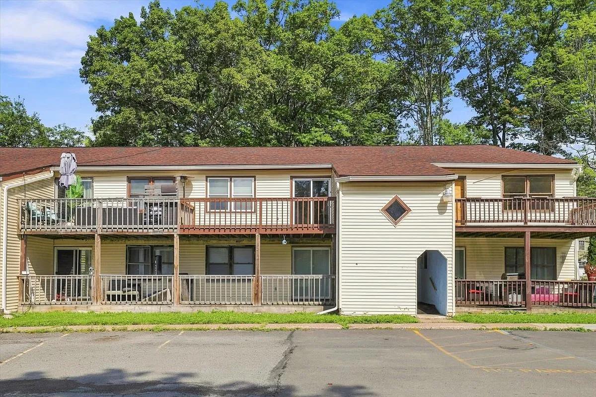 3 bed, 1152 sqft, $1,850 — Photo 1
