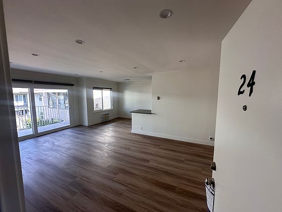 3rd image of 1241 N Harper Ave APT 24