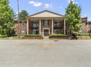 204 Logsdon Ct, Douglass Hills, KY 40243