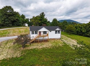 1432 Spicer Cove Rd, Hendersonville, NC 28792