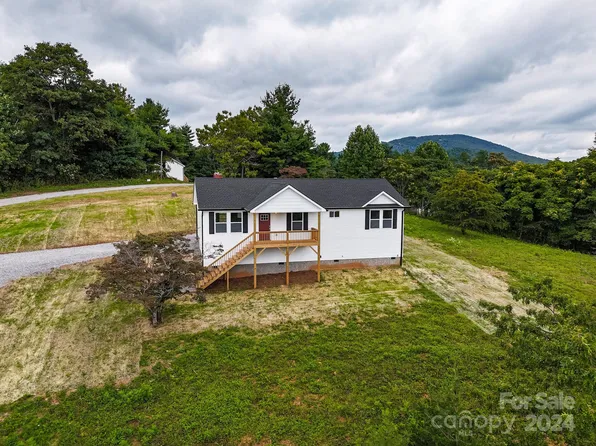 1432 Spicer Cove Rd, Hendersonville, NC 28792