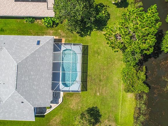 3rd image of 52 Brushwood Ln