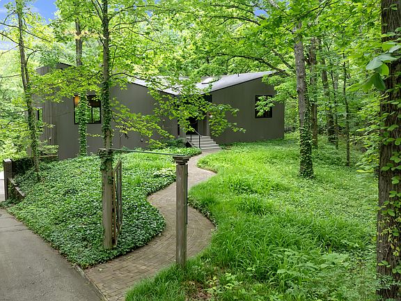 3rd image of 9280 White Oak Ln