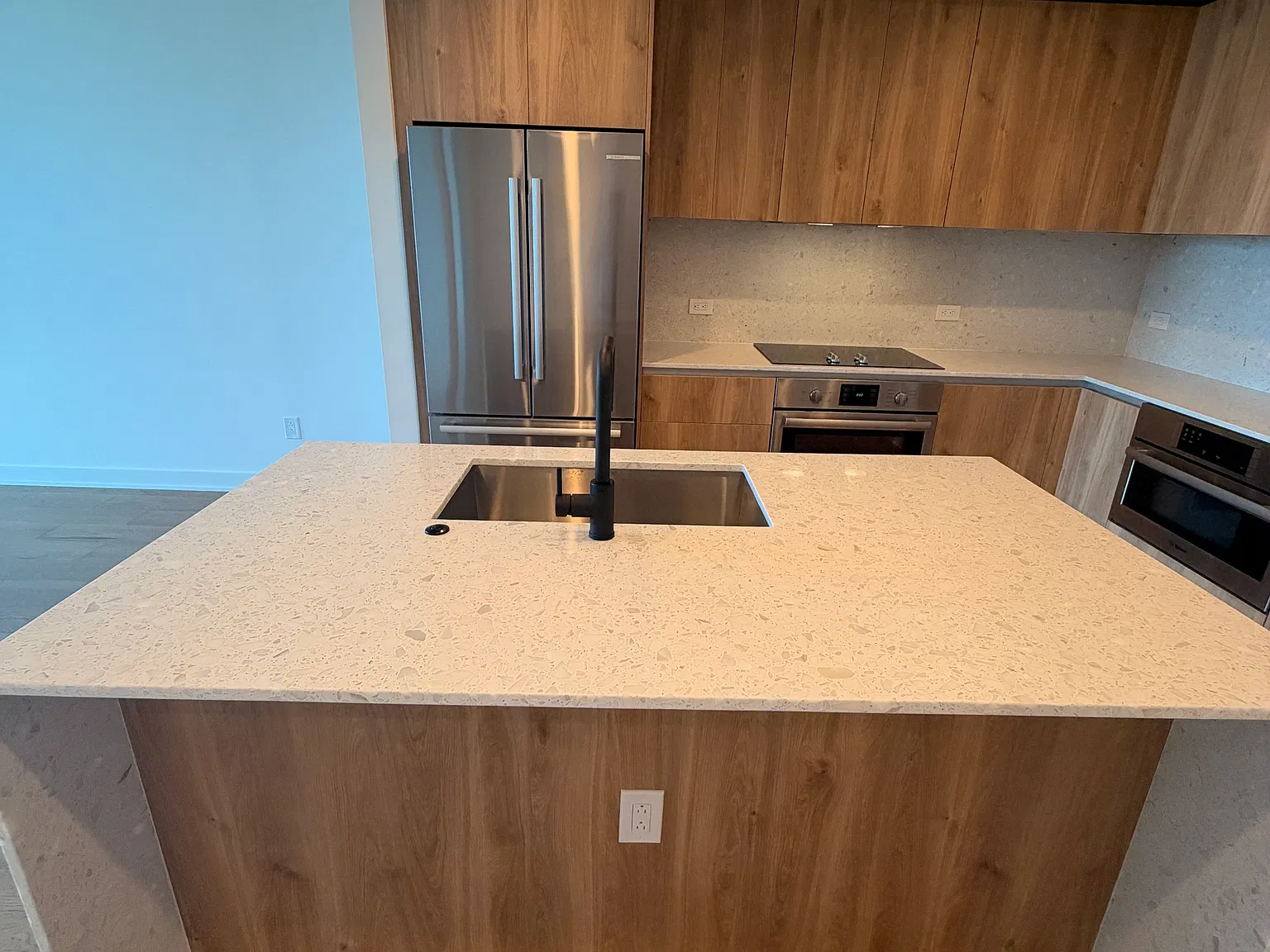 2 bed, 969 sqft, $3,425 — Photo 3
