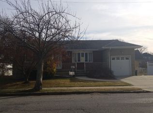 127 Liberty Ave, Lindenhurst, NY 11757