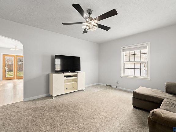 4th image of 1016 N Hudson Ave