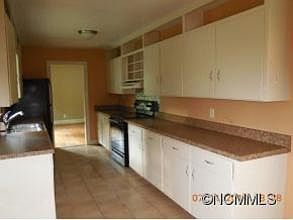 4th image of 701 Oak Terrace Ln