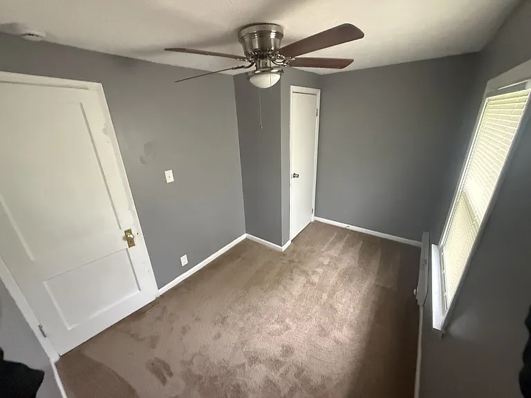10409 Nelson Ave — Photo 7