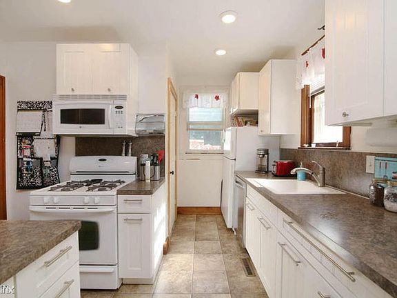 1356 Columbia Kitchen 2