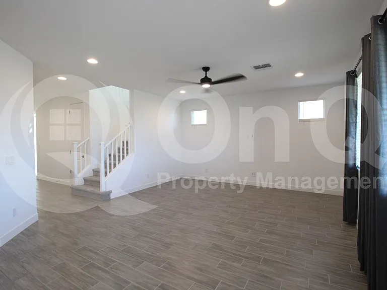 11818 S 54th Ln — Photo 8