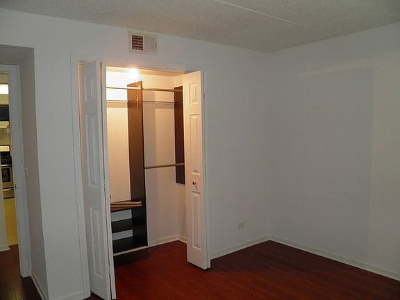 5th image of 3950 W Bryn Mawr Ave APT 305