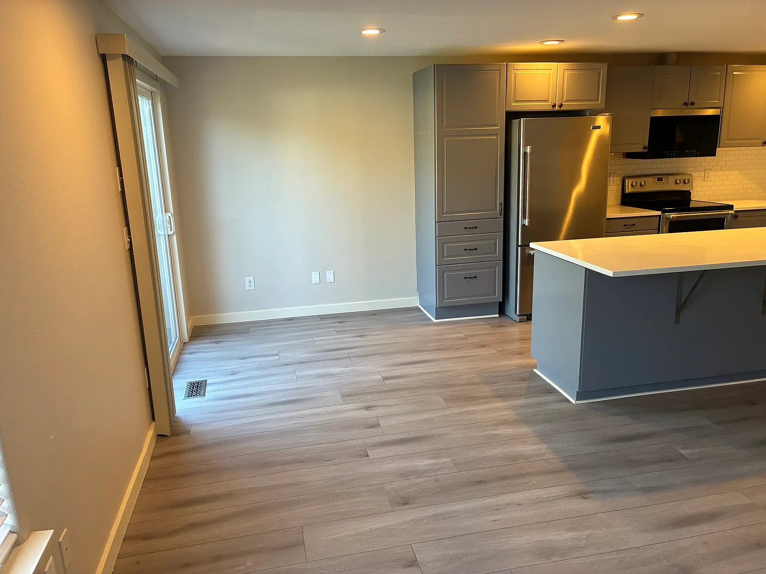 3 bed, 2.5 bath, 1345 sqft, $2,195 — Photo 2