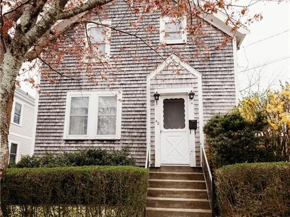 42 Almy St, Newport, RI 02840
